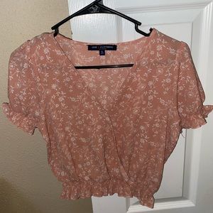 Super cute blouse, perfect for summer